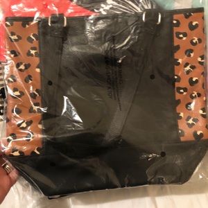 Thirty-One color block tote black beauty pebble